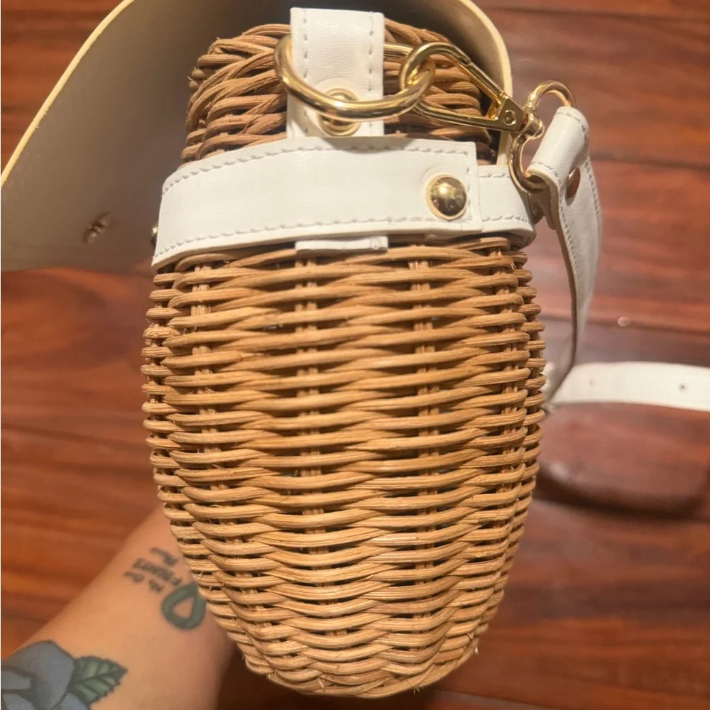 Tommy Bahama Natural Woven Rattan Crossbody with White Flap - Picture 5 of 12